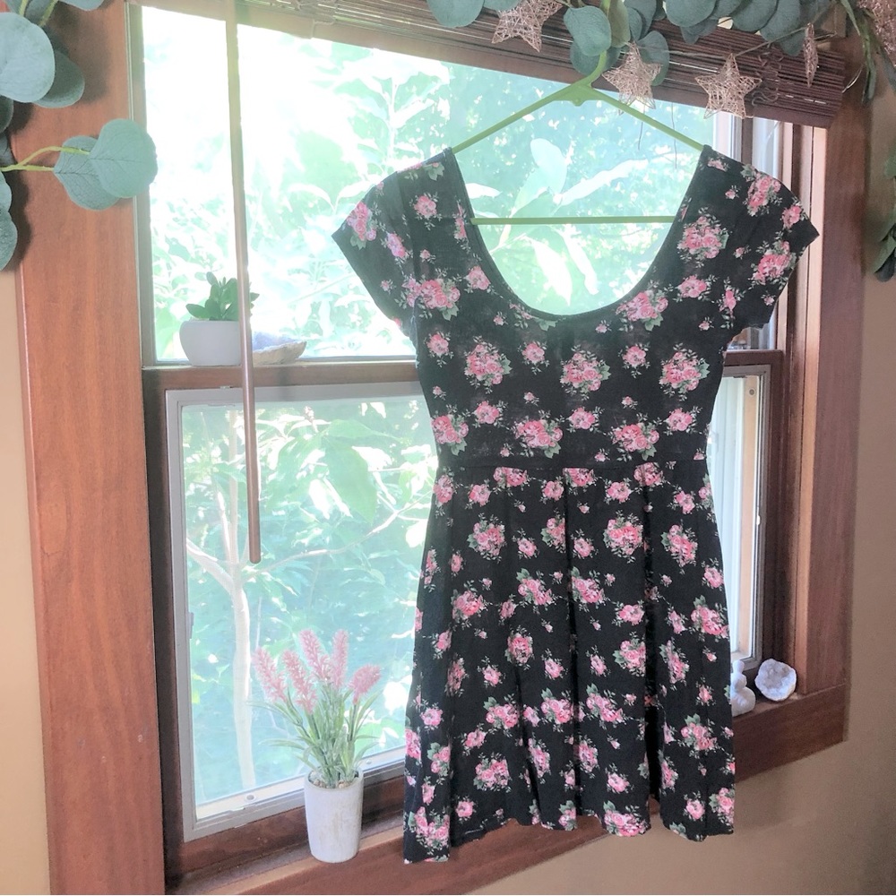 Full Tilt Black & Pink Floral Babydoll Top Women’s Size XS Y2K 2000s Fit & Flare